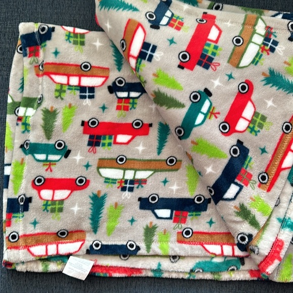 THE BIG ONE 5’6’ Throw Blanket in Holiday Cars - Picture 3 of 5